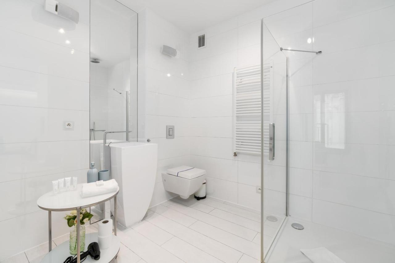 Modern Minimalism Near Old Market By Renters *