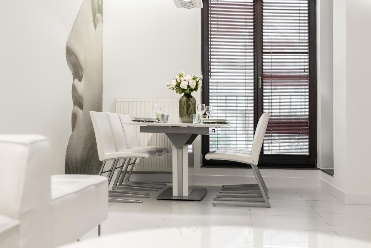 Modern Minimalism Near Old Market By Renters *